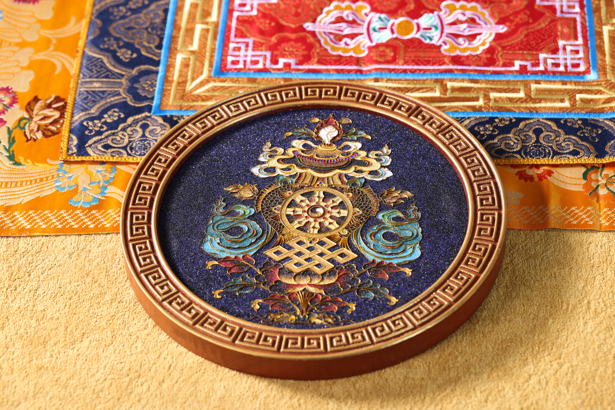 Eight Auspicious Symbols Gold Wire Art – Tibetan Buddhist Wall Sculpture, Handmade Metal Thread Decor, Spiritual Home Gift